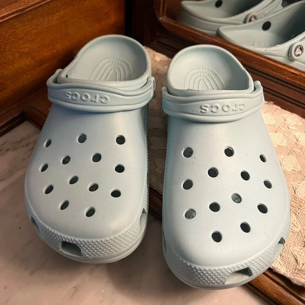 CROCS comfortable slip